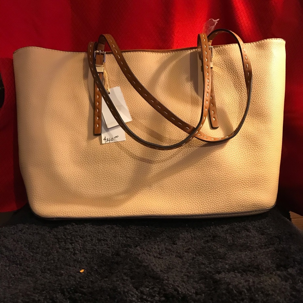 Shoulder tote